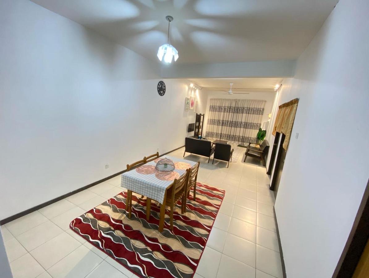 Medina Homestay Chukai Kemaman Экстерьер фото